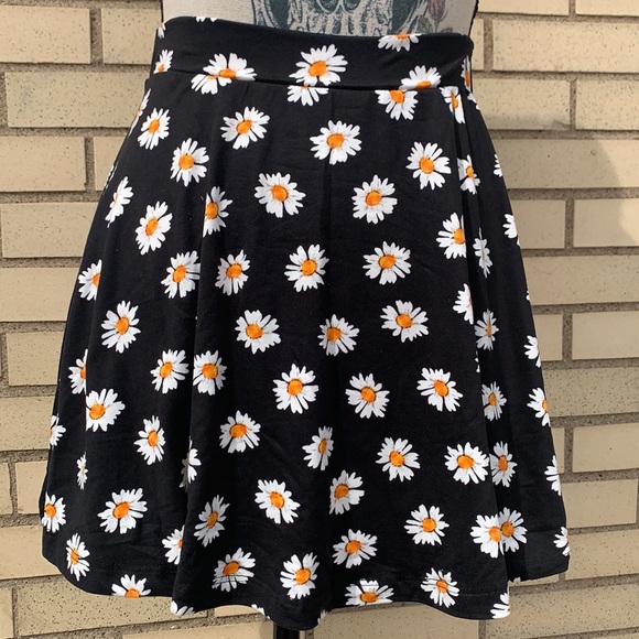 Zenana Black White Daisy Floral Print Cami Top Skirt Set - Picture 8 of 14